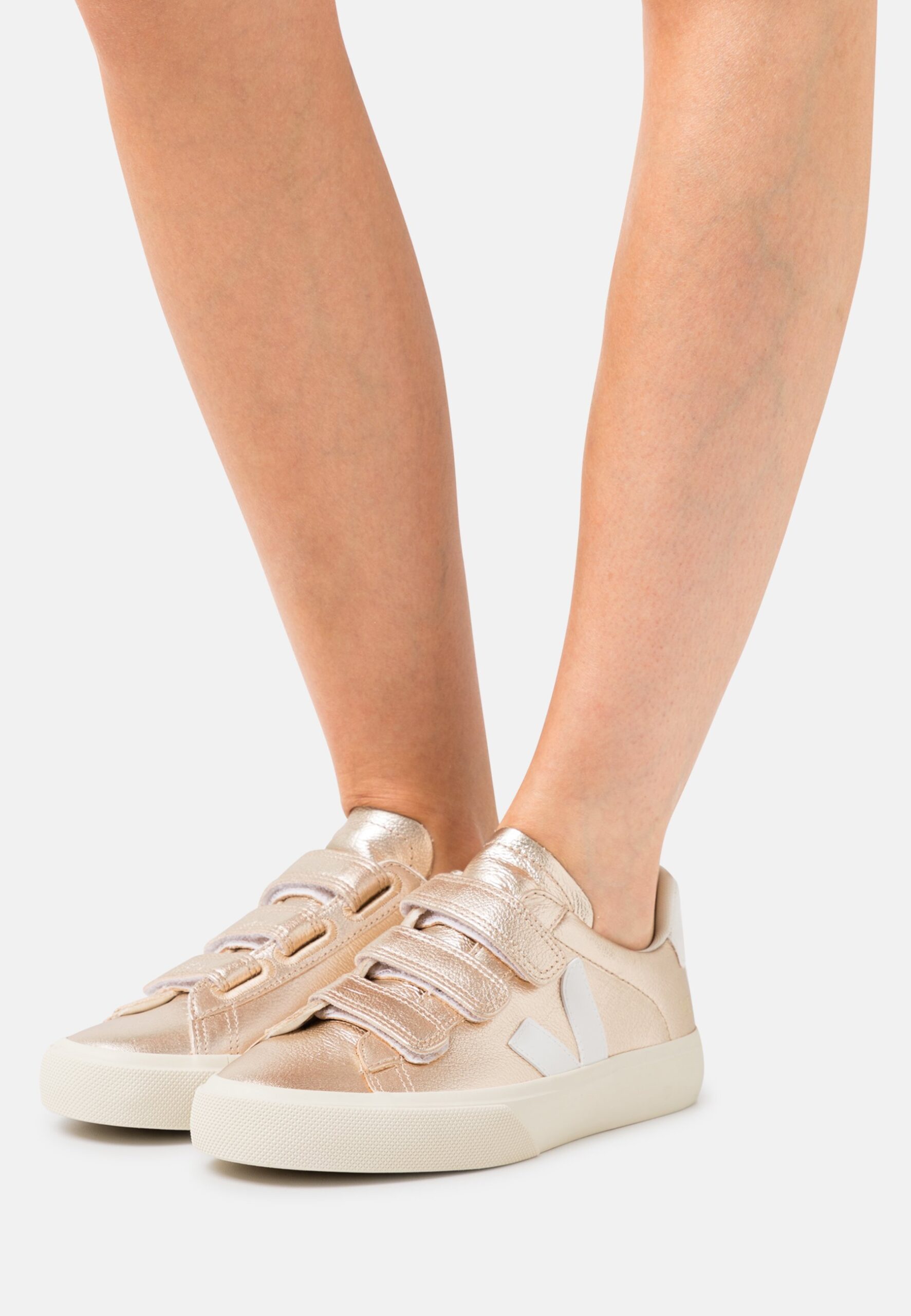 basket-veja-femme-465sbr-1.jpg